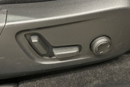 musta Volvo XC40 2023 kuva 20.
