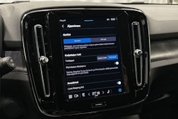musta Volvo XC40 2023 kuva 25.
