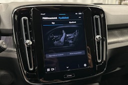 musta Volvo XC40 2023 kuva 28.