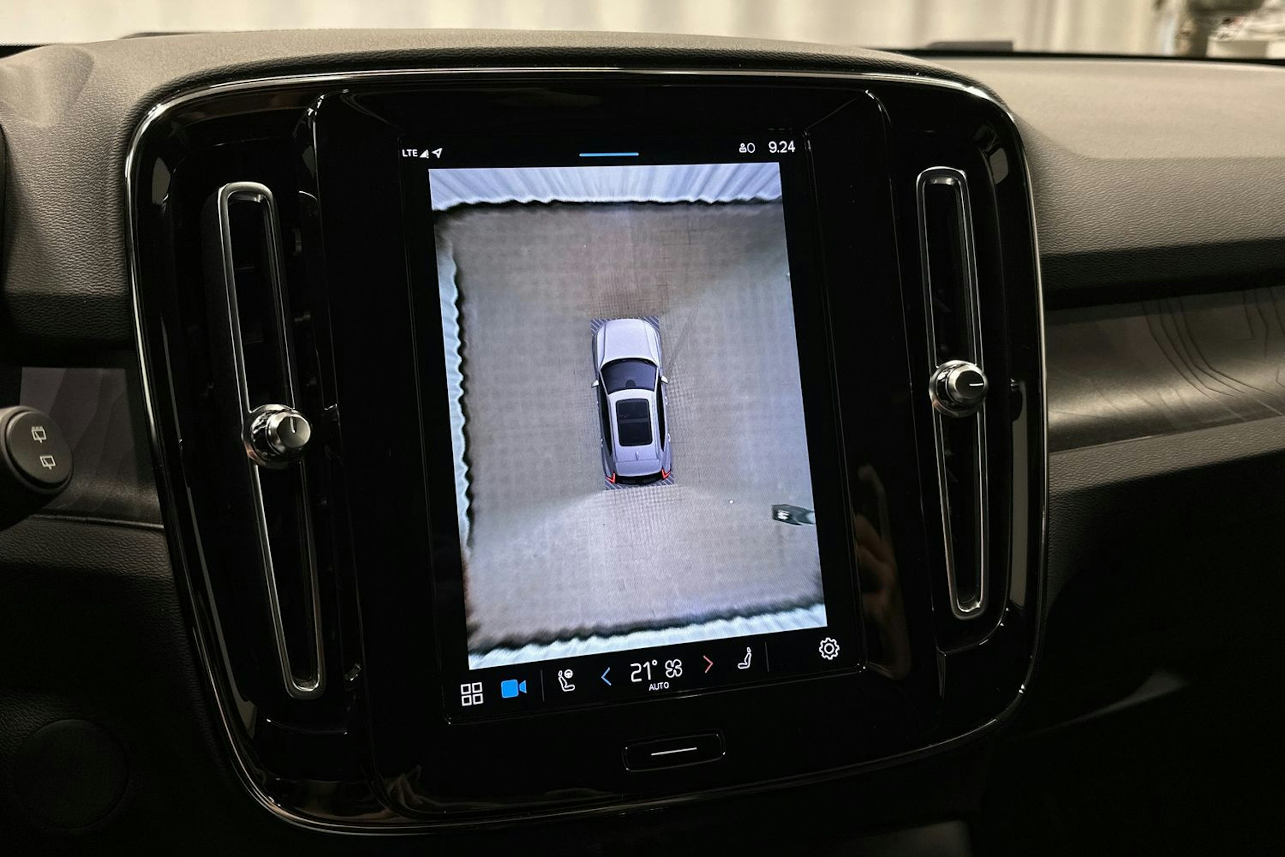 musta Volvo XC40 2023 kuva 29.