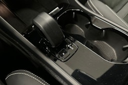 musta Volvo XC40 2023 kuva 30.