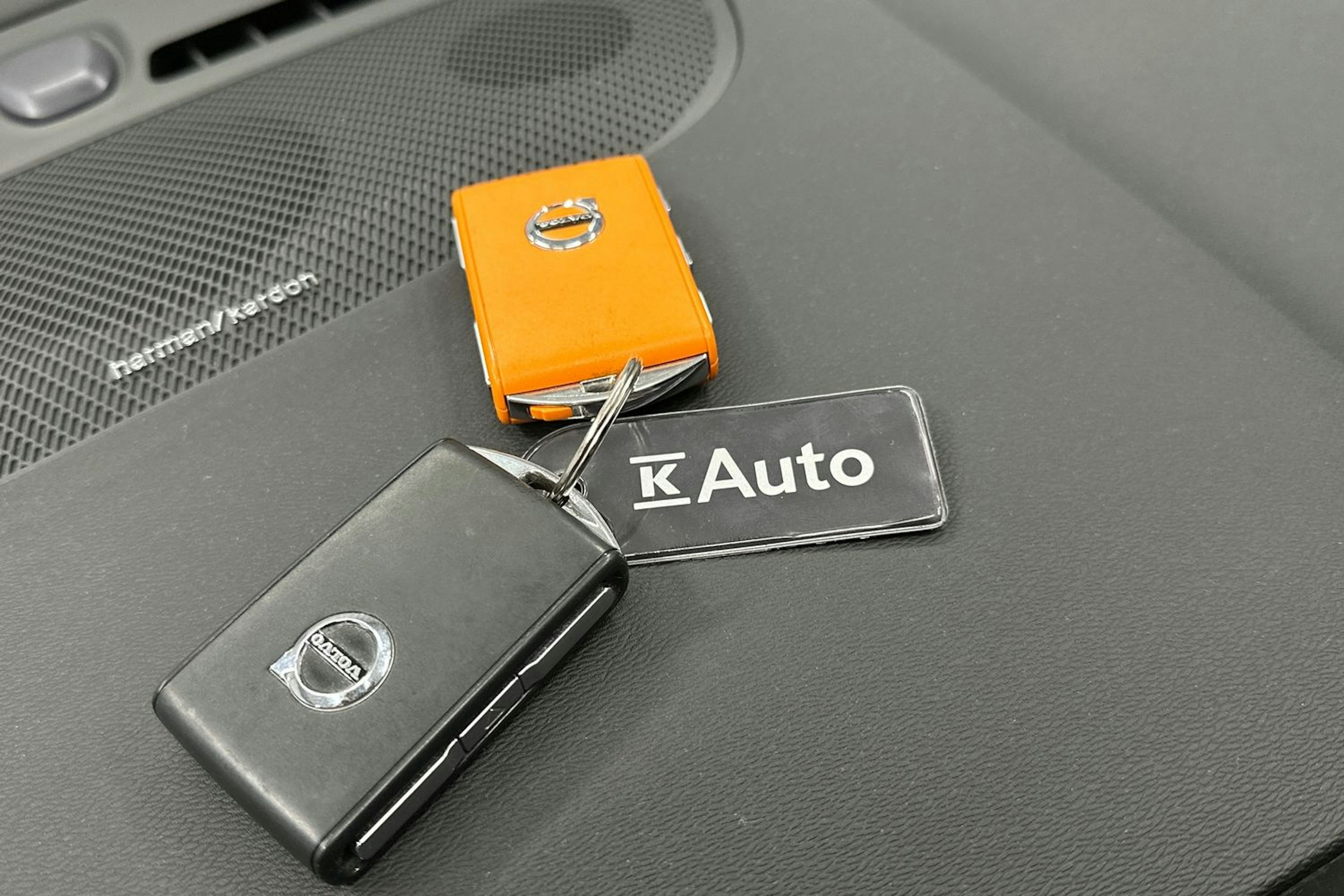 musta Volvo XC40 2023 kuva 32.