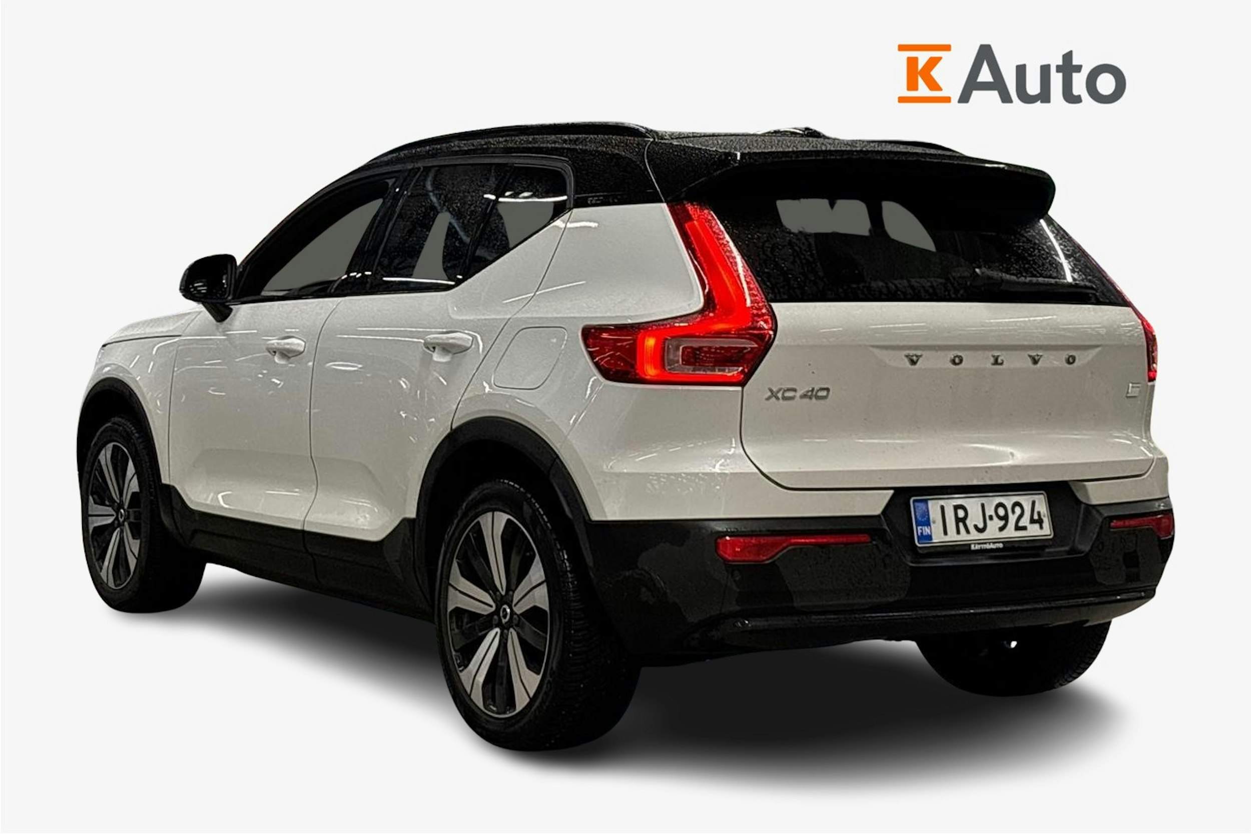 valkoinen Volvo XC40 2023 kuva 2.