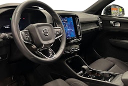 valkoinen Volvo XC40 2023 kuva 3.