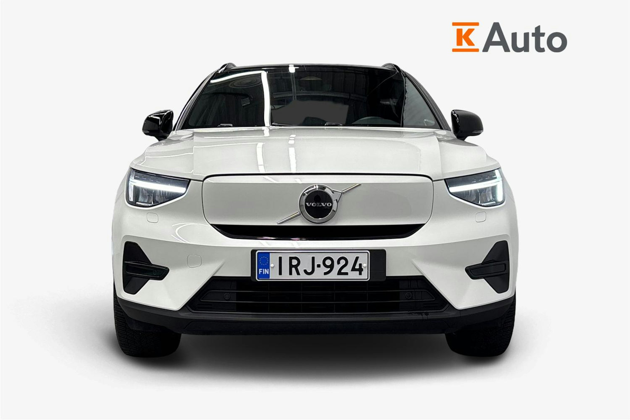 valkoinen Volvo XC40 2023 kuva 5.