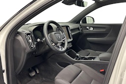 valkoinen Volvo XC40 2023 kuva 7.