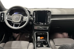 valkoinen Volvo XC40 2023 kuva 9.