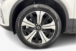 valkoinen Volvo XC40 2023 kuva 11.