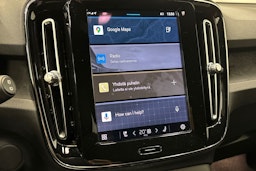 valkoinen Volvo XC40 2023 kuva 21.