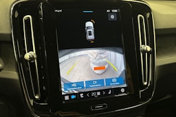 valkoinen Volvo XC40 2023 kuva 22.