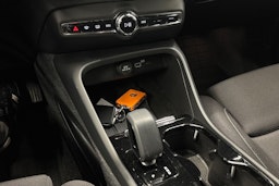valkoinen Volvo XC40 2023 kuva 23.