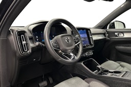 musta Volvo XC40 2023 kuva 10.