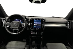 musta Volvo XC40 2023 kuva 12.