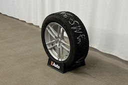 musta Volvo XC40 2023 kuva 16.