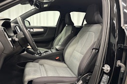 musta Volvo XC40 2023 kuva 19.