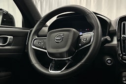 musta Volvo XC40 2023 kuva 20.