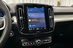 musta Volvo XC40 2023 kuva 25.