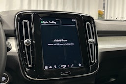 musta Volvo XC40 2023 kuva 27.