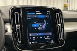 musta Volvo XC40 2023 kuva 28.