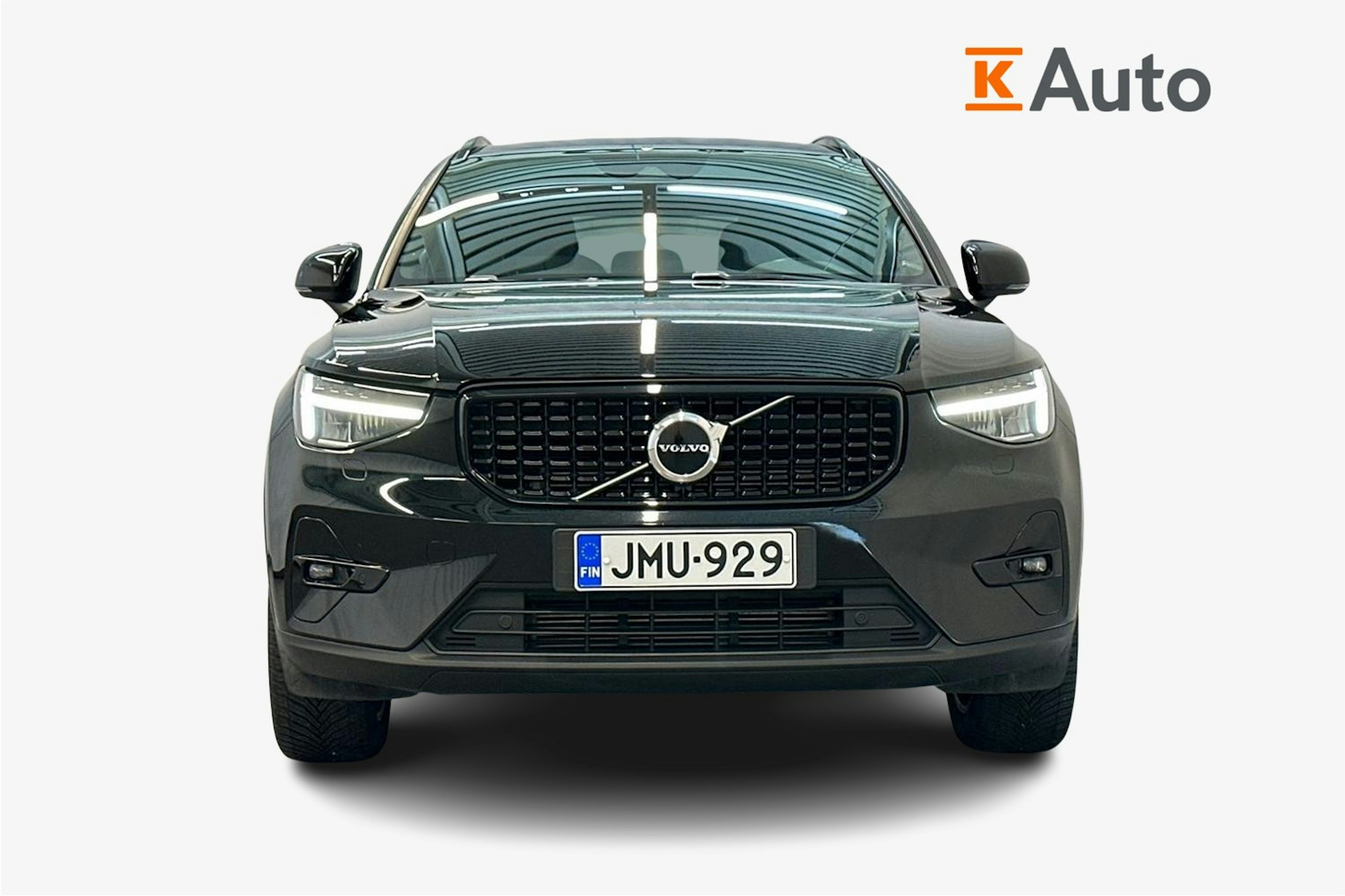 musta Volvo XC40 2023 kuva 2.