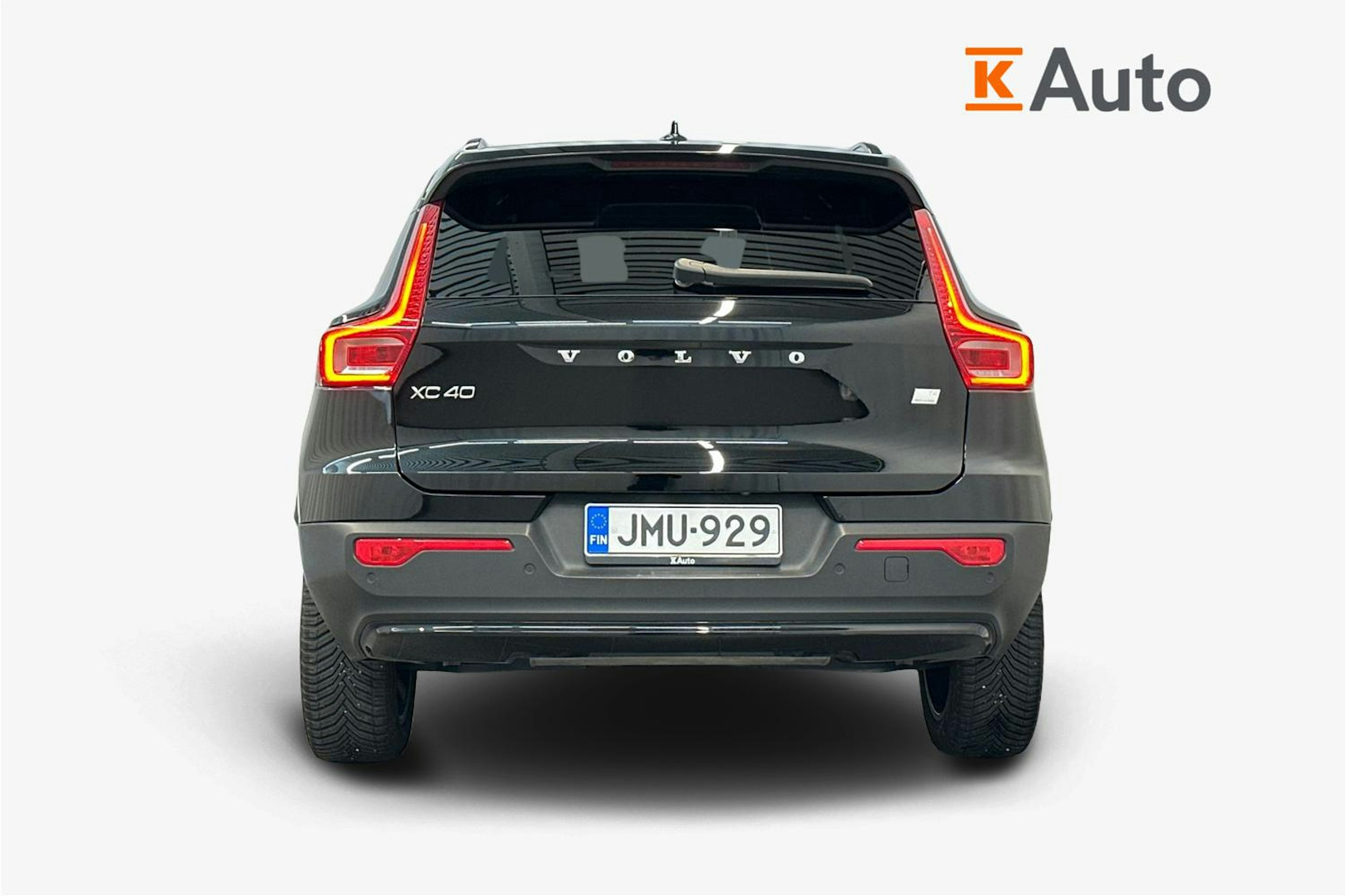 musta Volvo XC40 2023 kuva 3.