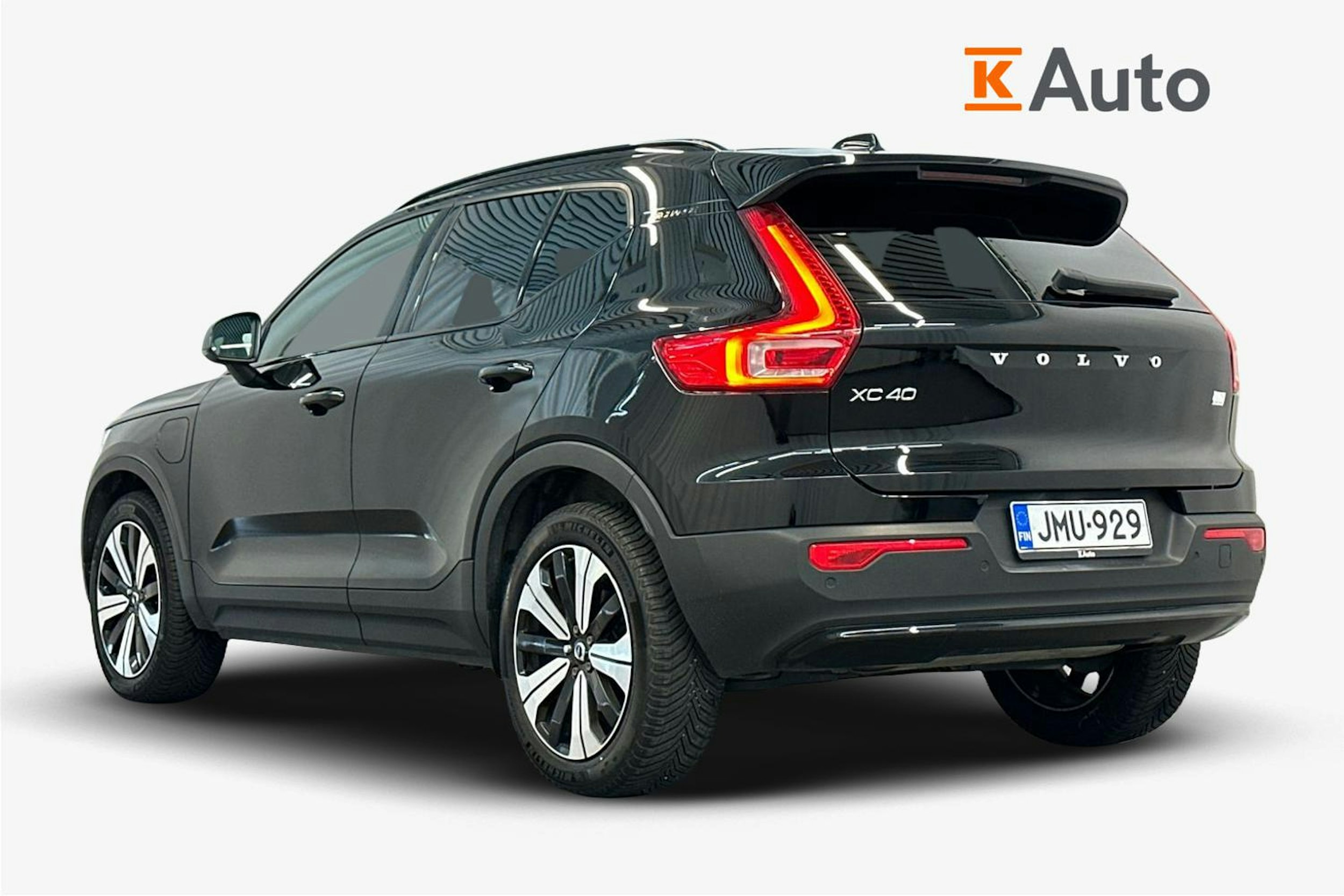 musta Volvo XC40 2023 kuva 5.