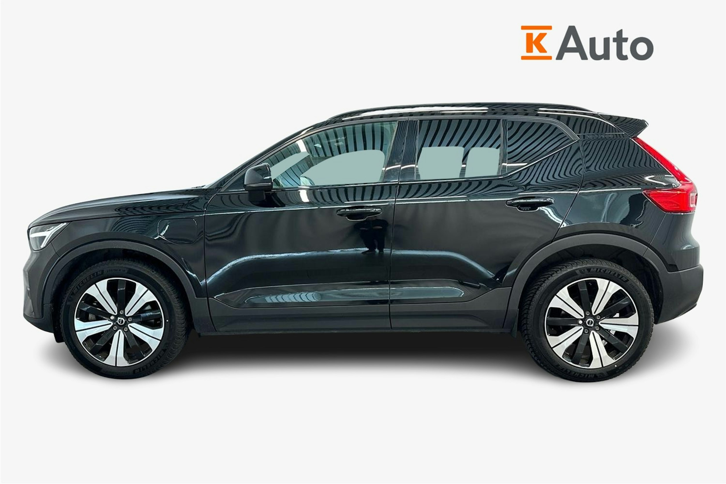 musta Volvo XC40 2023 kuva 6.
