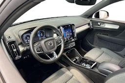 musta Volvo XC40 2023 kuva 7.