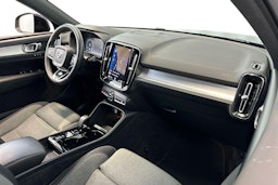 musta Volvo XC40 2023 kuva 9.