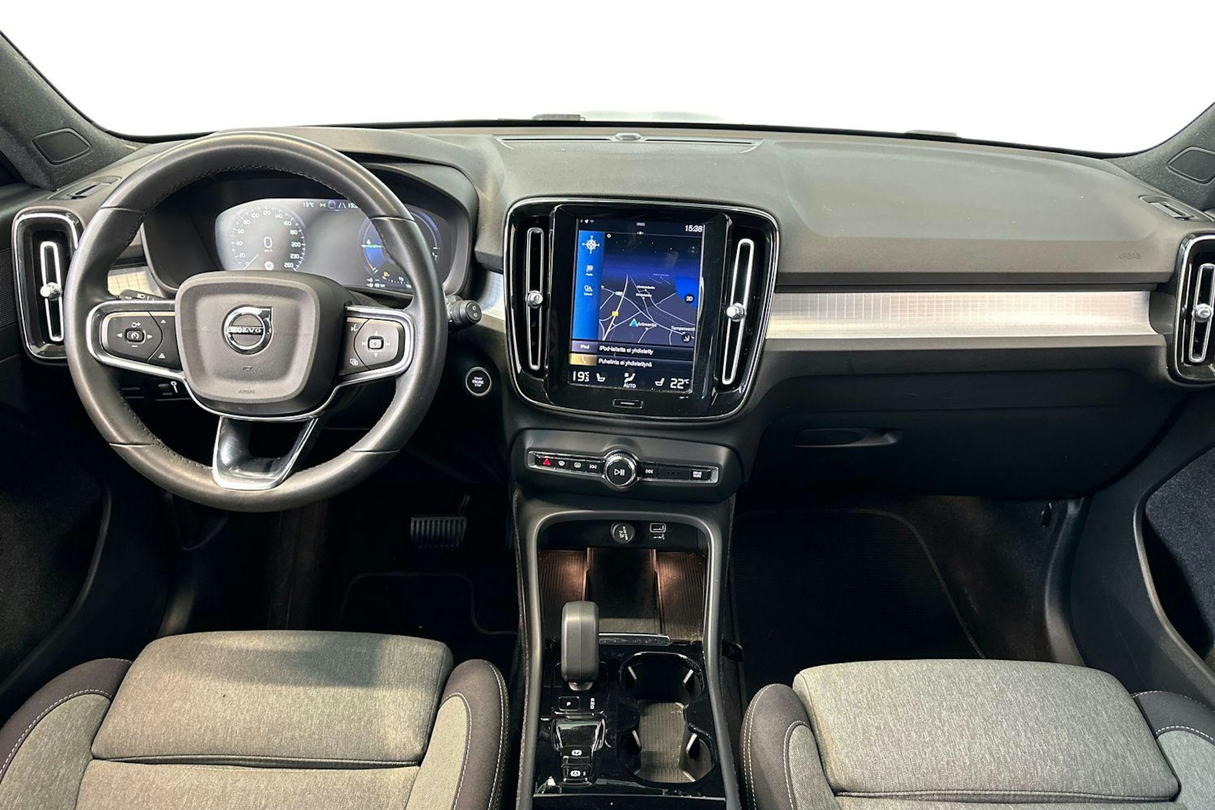 musta Volvo XC40 2023 kuva 10.