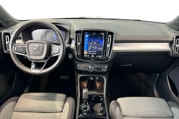 musta Volvo XC40 2023 kuva 10.