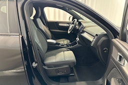 musta Volvo XC40 2023 kuva 15.