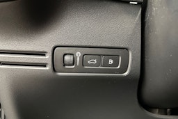 musta Volvo XC40 2023 kuva 17.