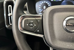 musta Volvo XC40 2023 kuva 19.
