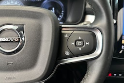 musta Volvo XC40 2023 kuva 20.