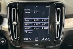 musta Volvo XC40 2023 kuva 24.