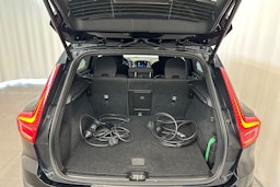 musta Volvo XC40 2023 kuva 28.