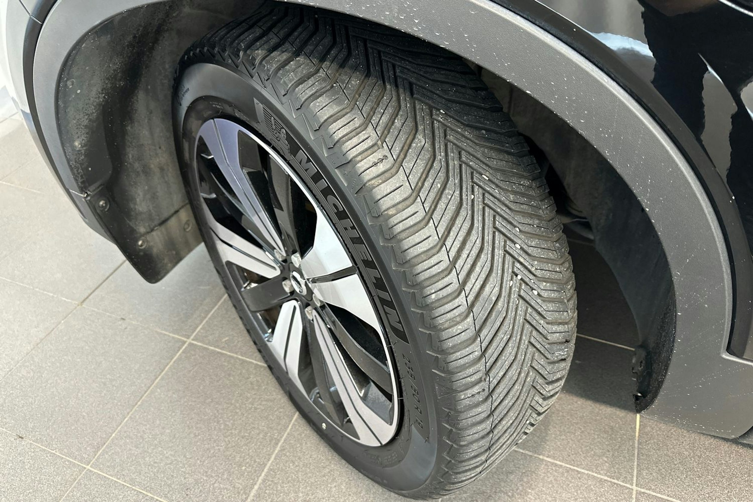 musta Volvo XC40 2023 kuva 30.