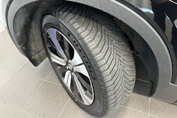 musta Volvo XC40 2023 kuva 30.