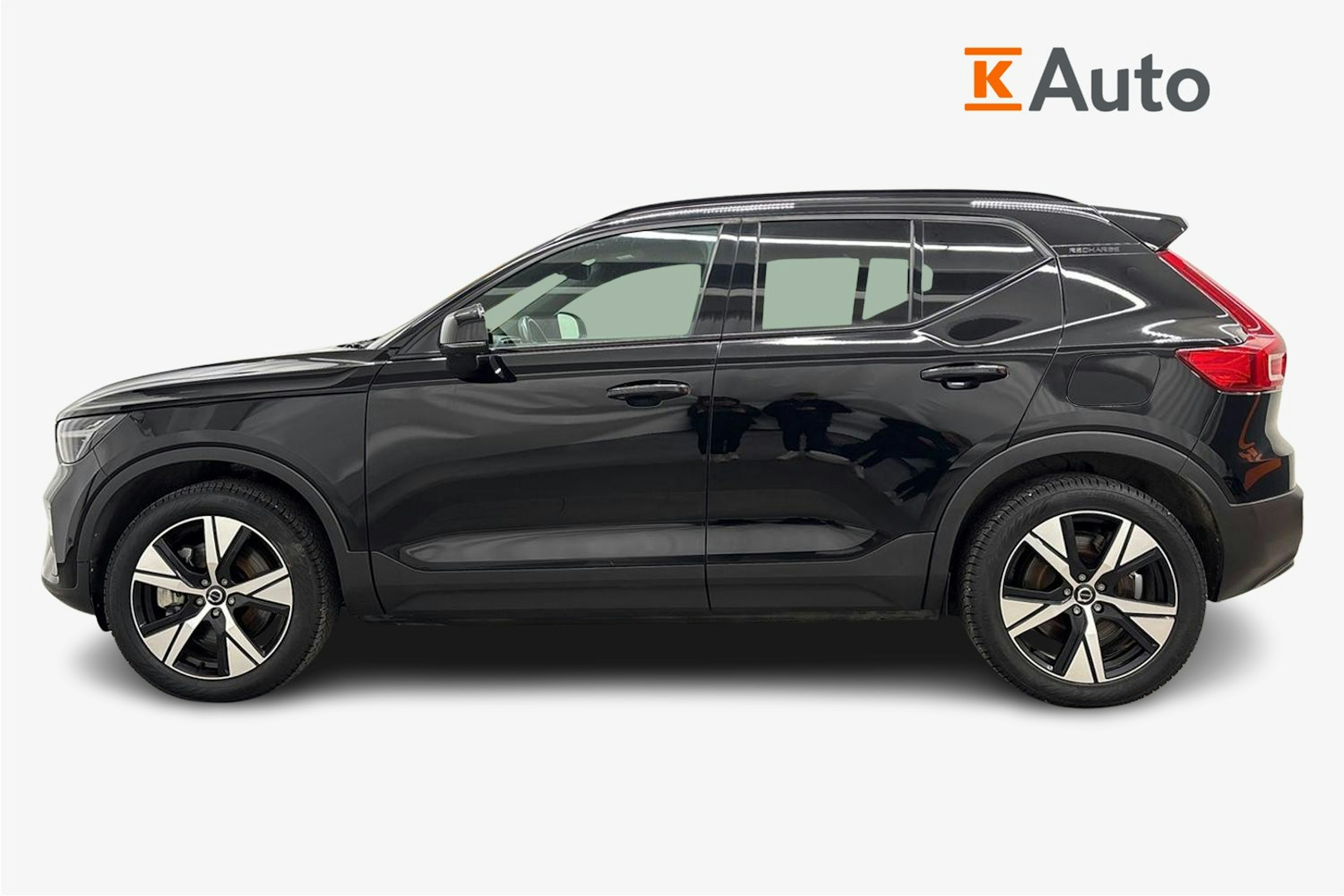 musta Volvo XC40 2023 kuva 6.