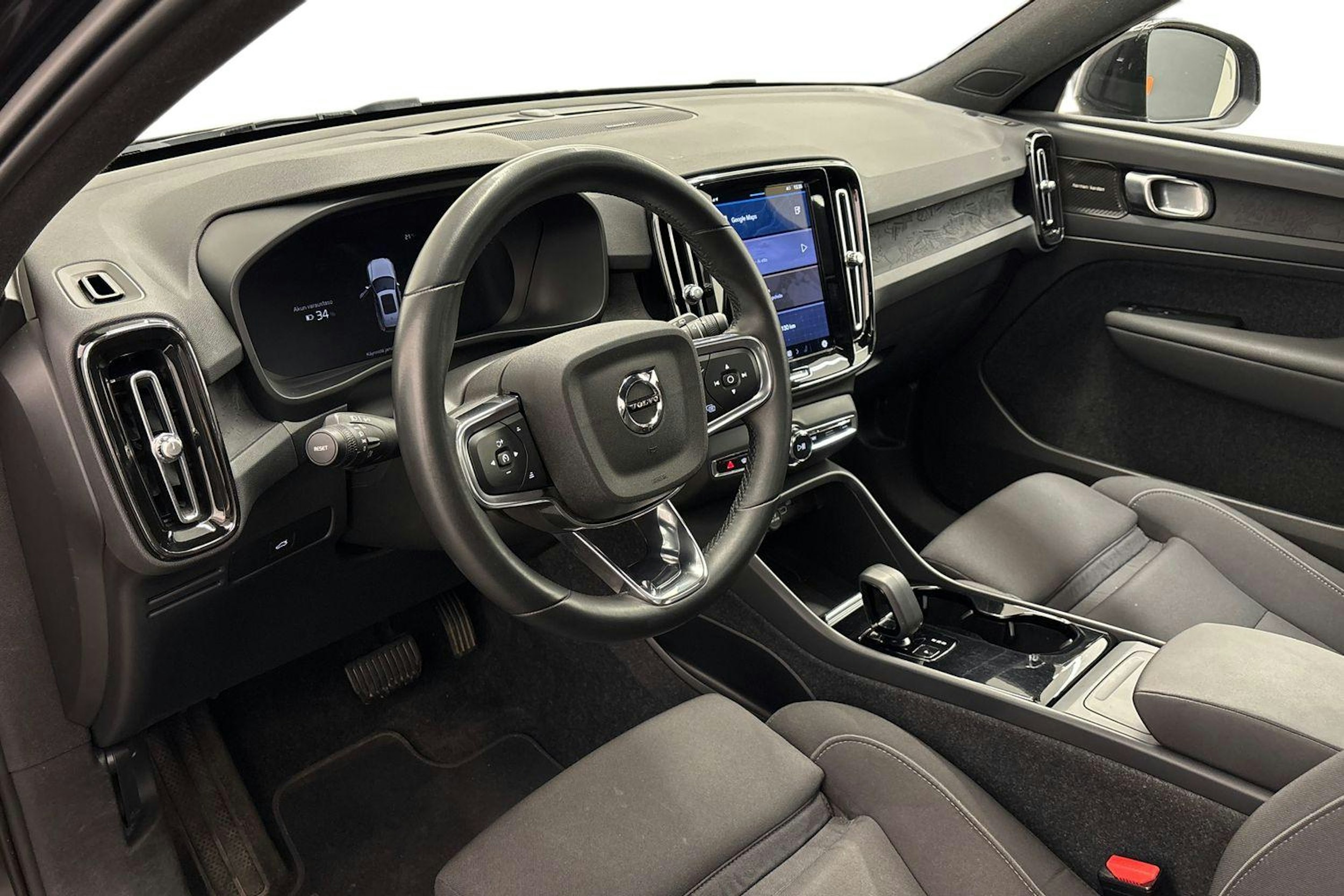 musta Volvo XC40 2023 kuva 7.