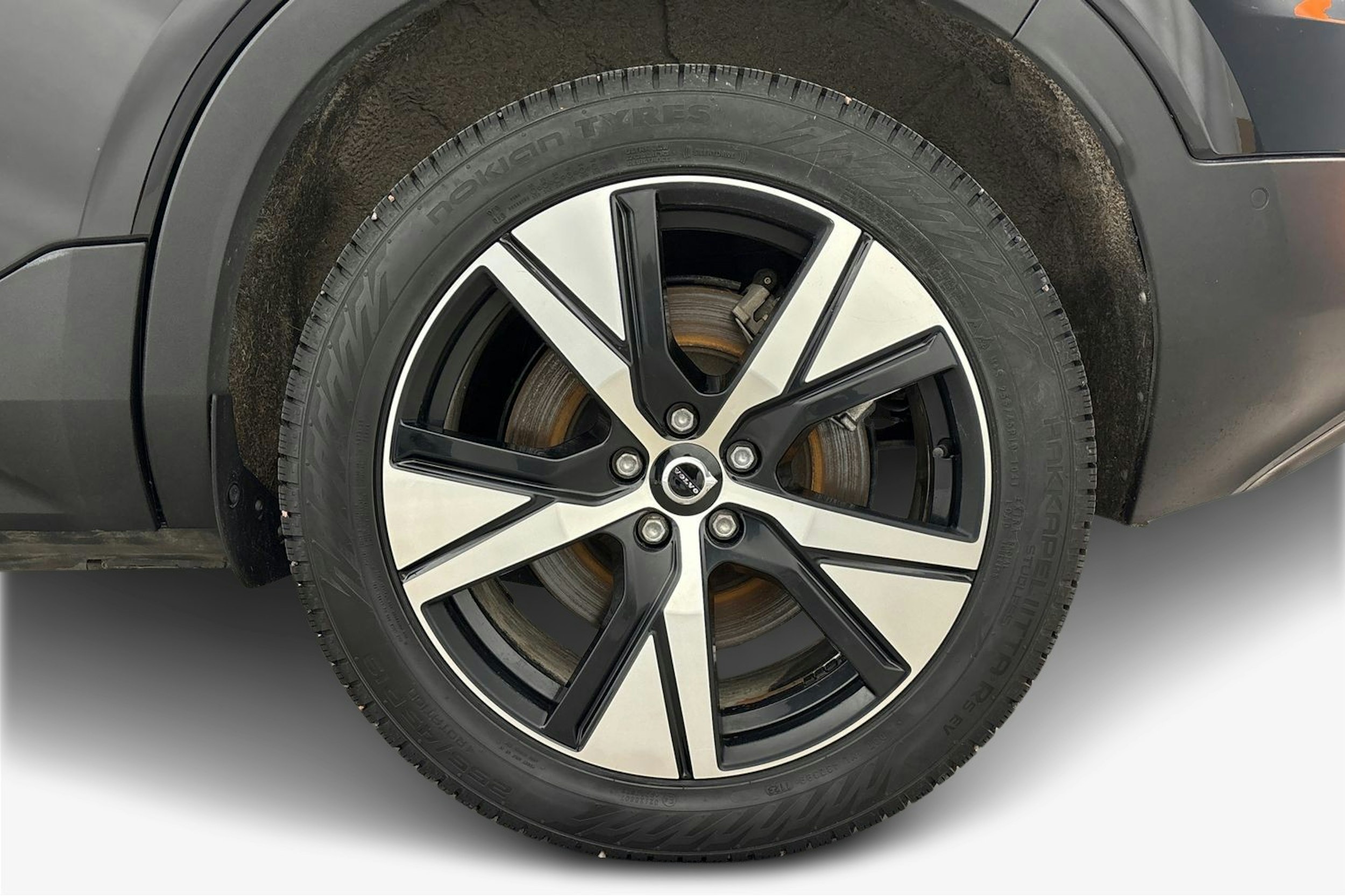 musta Volvo XC40 2023 kuva 11.