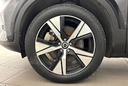 musta Volvo XC40 2023 kuva 13.