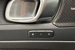 musta Volvo XC40 2023 kuva 16.