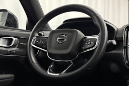 musta Volvo XC40 2023 kuva 17.