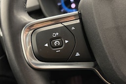 musta Volvo XC40 2023 kuva 18.