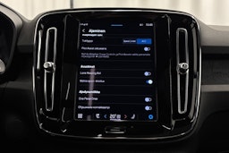 musta Volvo XC40 2023 kuva 21.