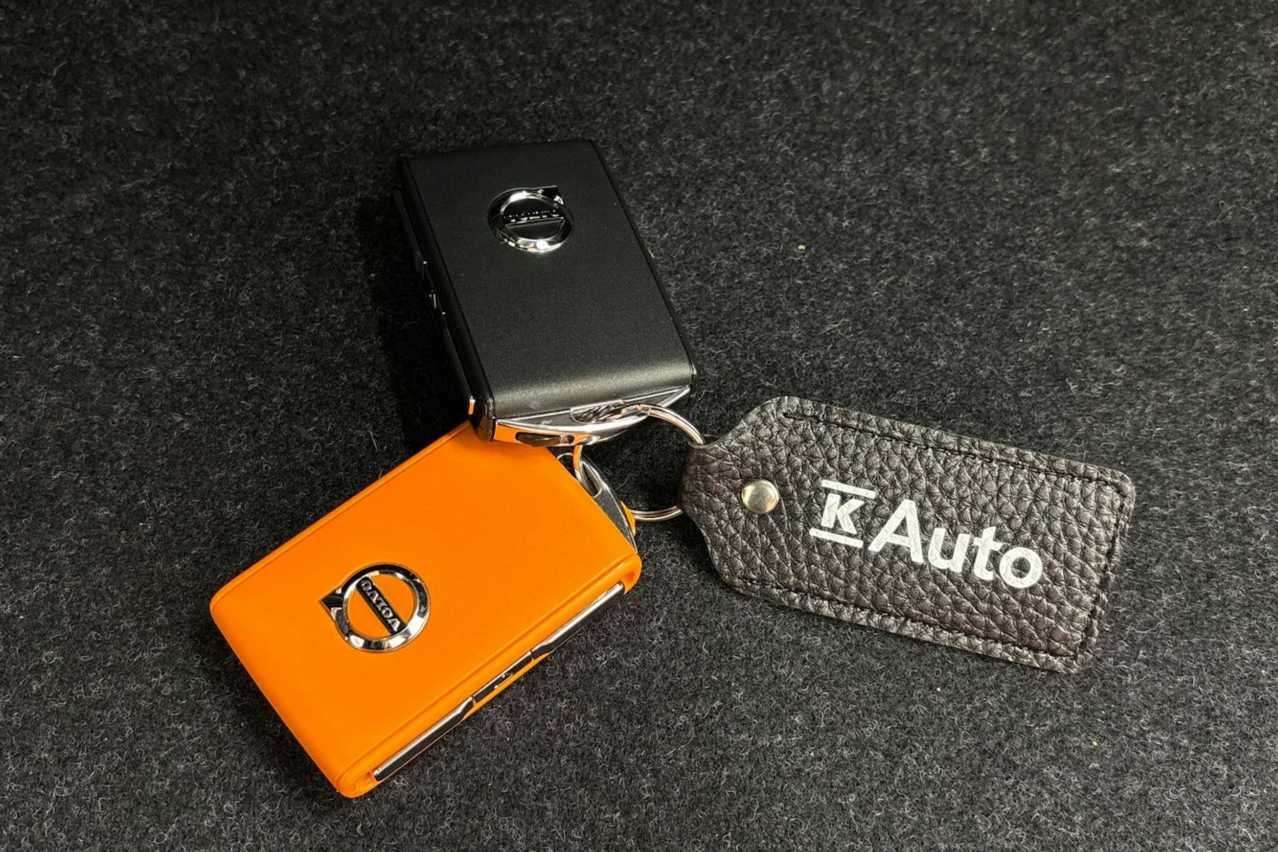 musta Volvo XC40 2023 kuva 28.