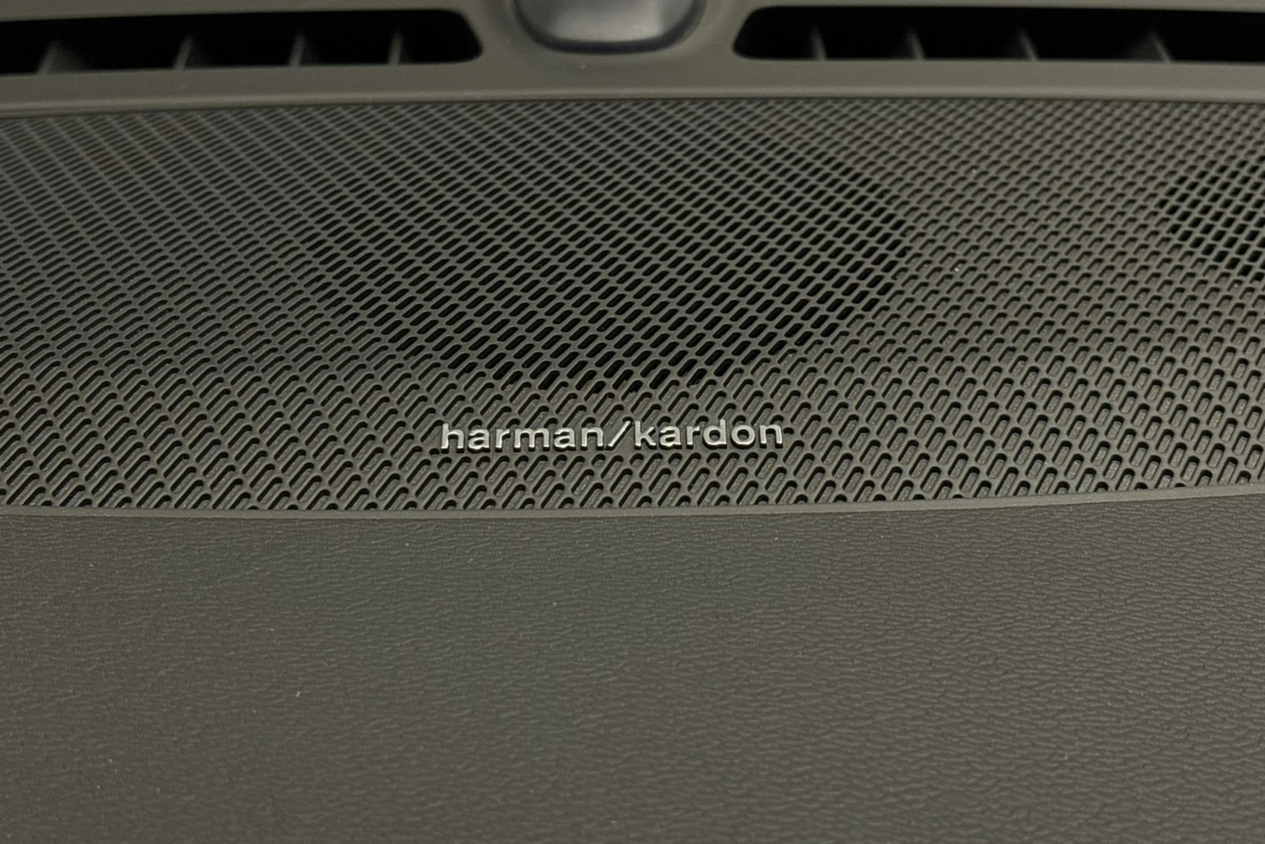 musta Volvo XC40 2023 kuva 30.