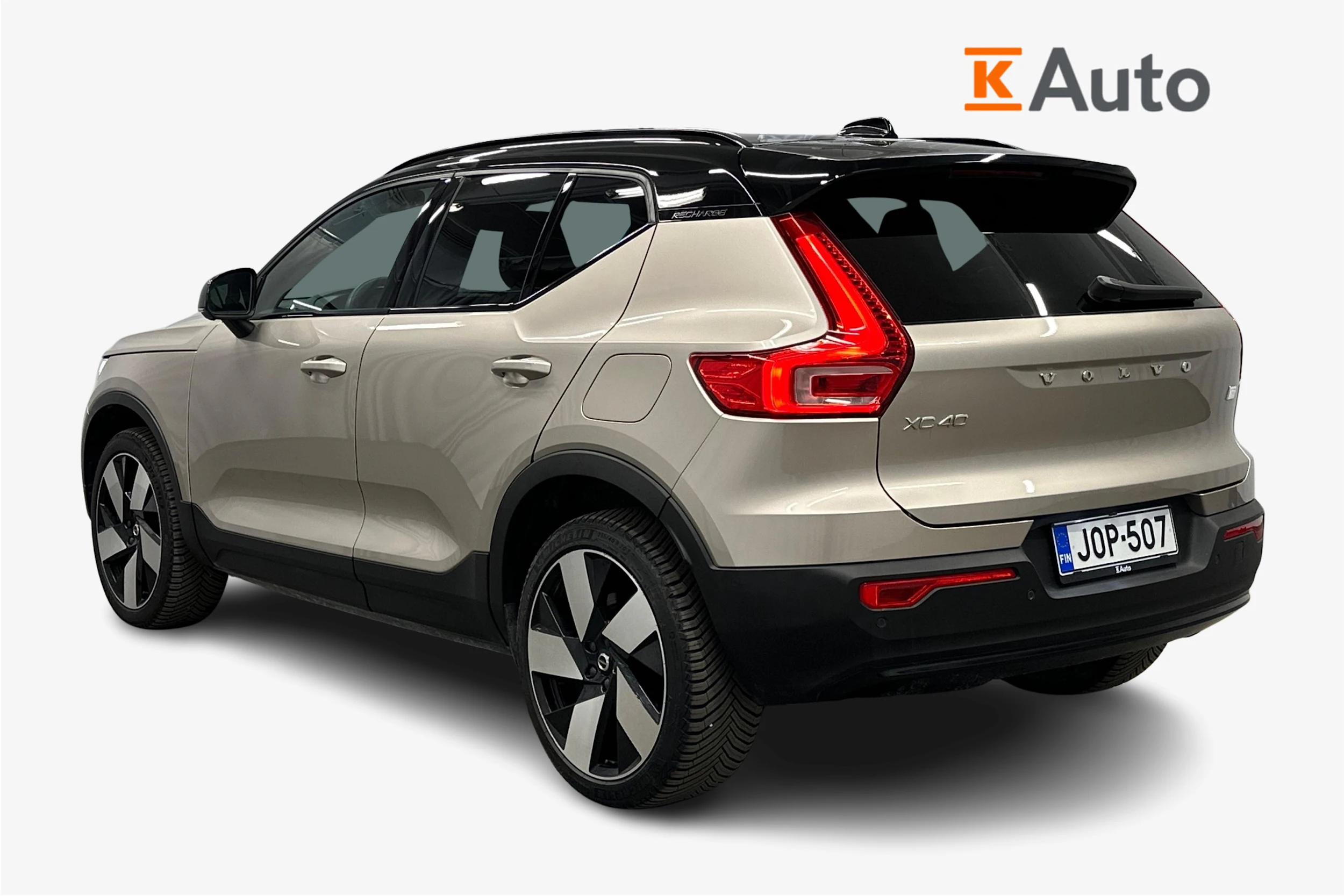 harmaa Volvo XC40 2023 kuva 3.